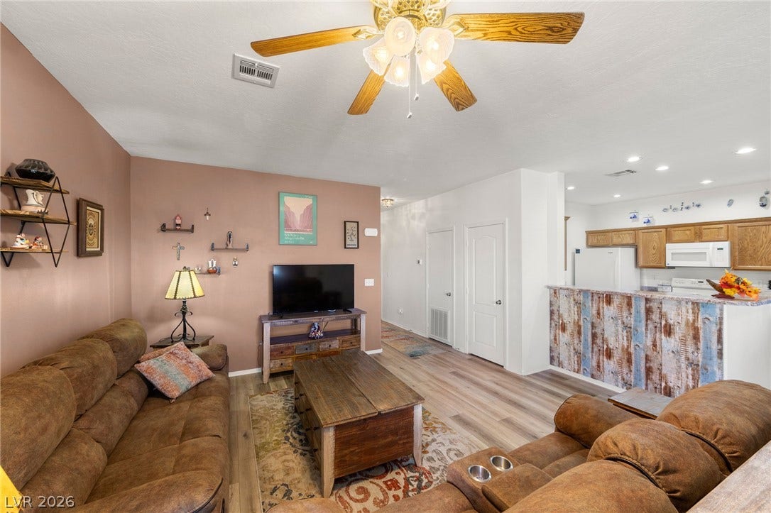 470 Turtleback Road, #7B, Mesquite, NV 89027 Living Room