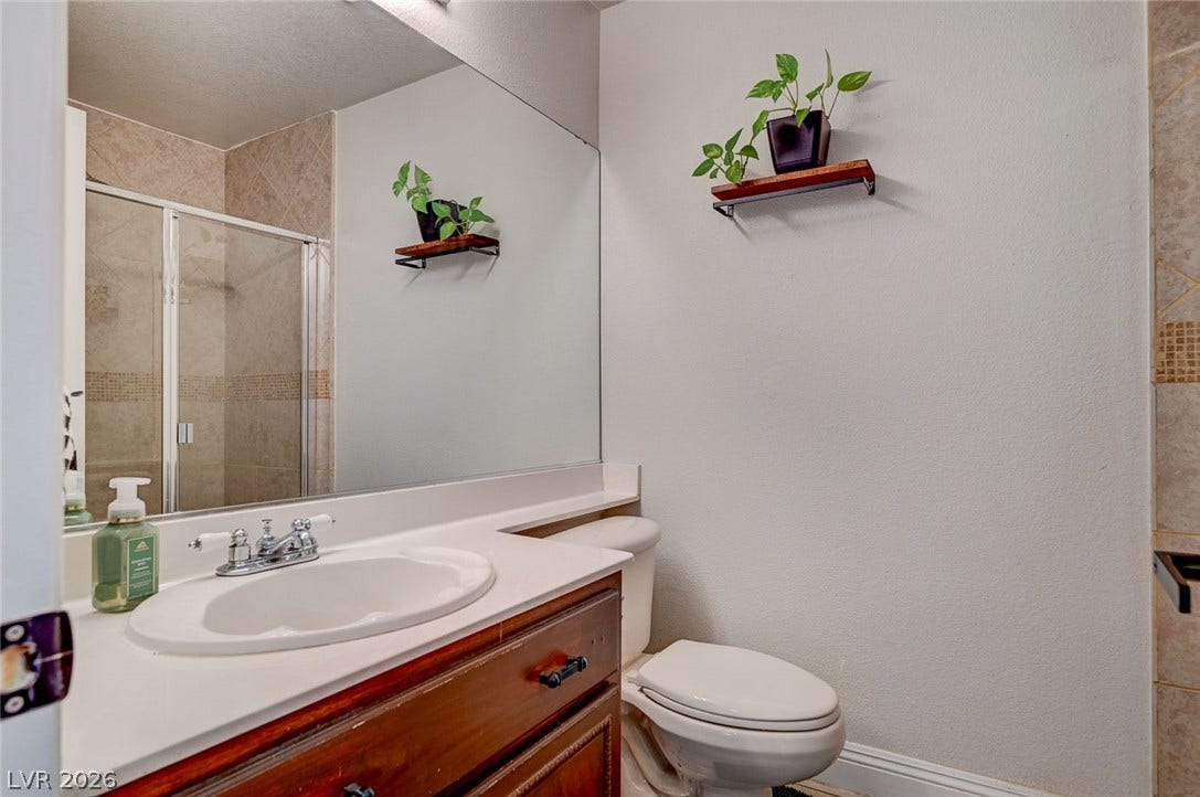 2722 Aspen Wood Avenue, Henderson, NV 89074 Clean lines and a spacious vanity define this functional bathroom space.