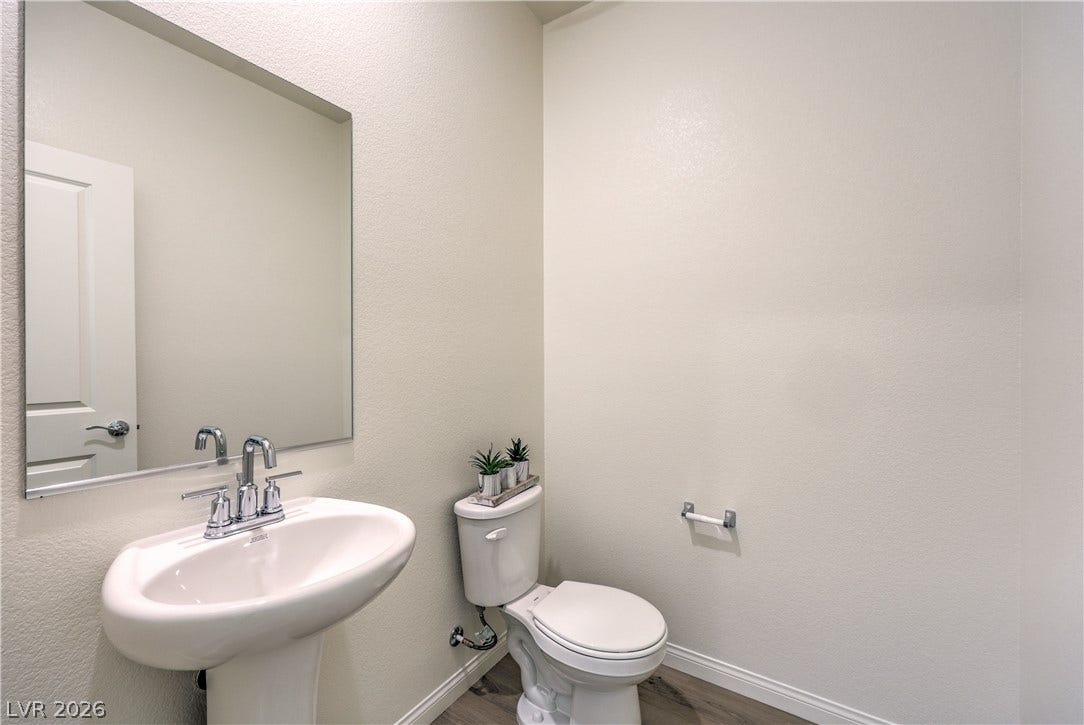 568 Ivory Peacock Ct, Henderson, NV 89011 A classic pedestal sink and clean lines define this modern half bath.