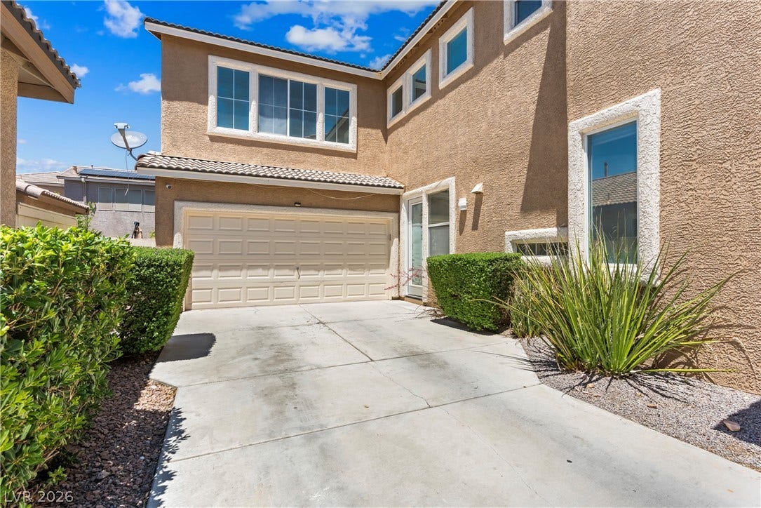 688 Canfield Point Avenue, Las Vegas, NV 89183 Extra long driveway
