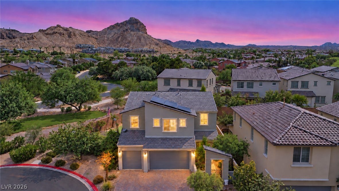 31 Cresta Villa Court, Henderson, NV 89011 Majestic mountain peaks rise behind this multi-level home nestled in a quiet suburban cul-de-sac.