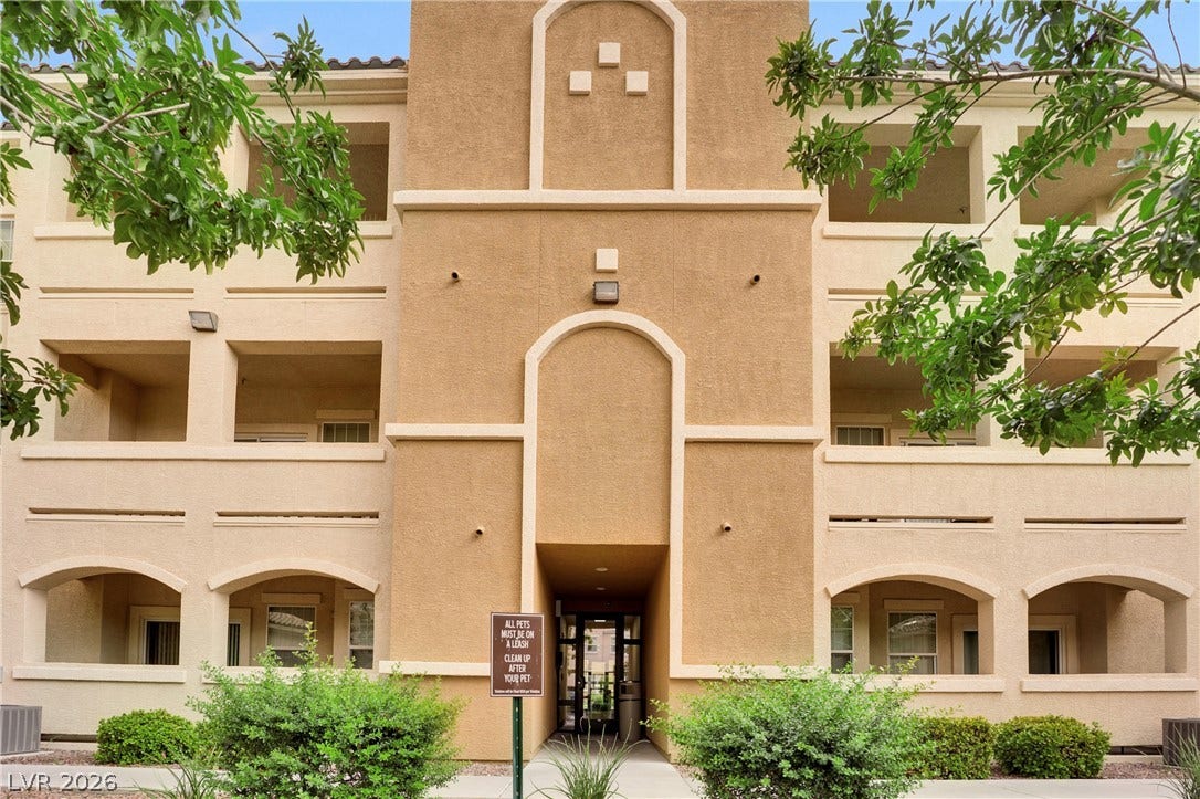 8777 W Maule Avenue, #2109, Las Vegas, NV 89148 Stucco cladding and multiple arched entryways define this multi-level residential exterior.