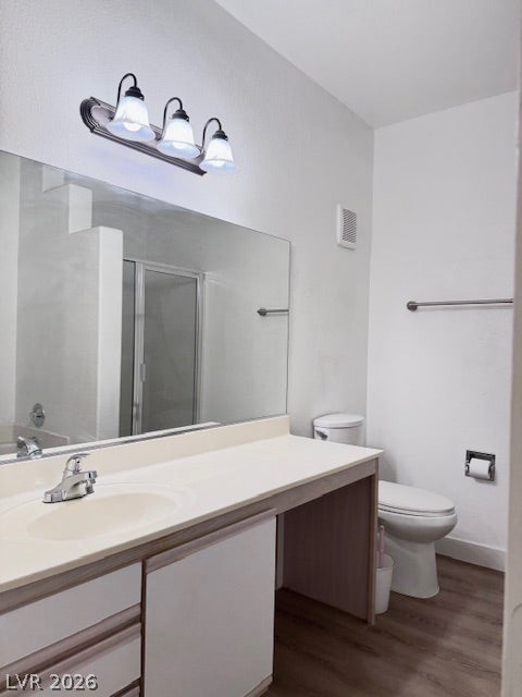 An expansive vanity mirror complements the clean design of this modern bathroom space.