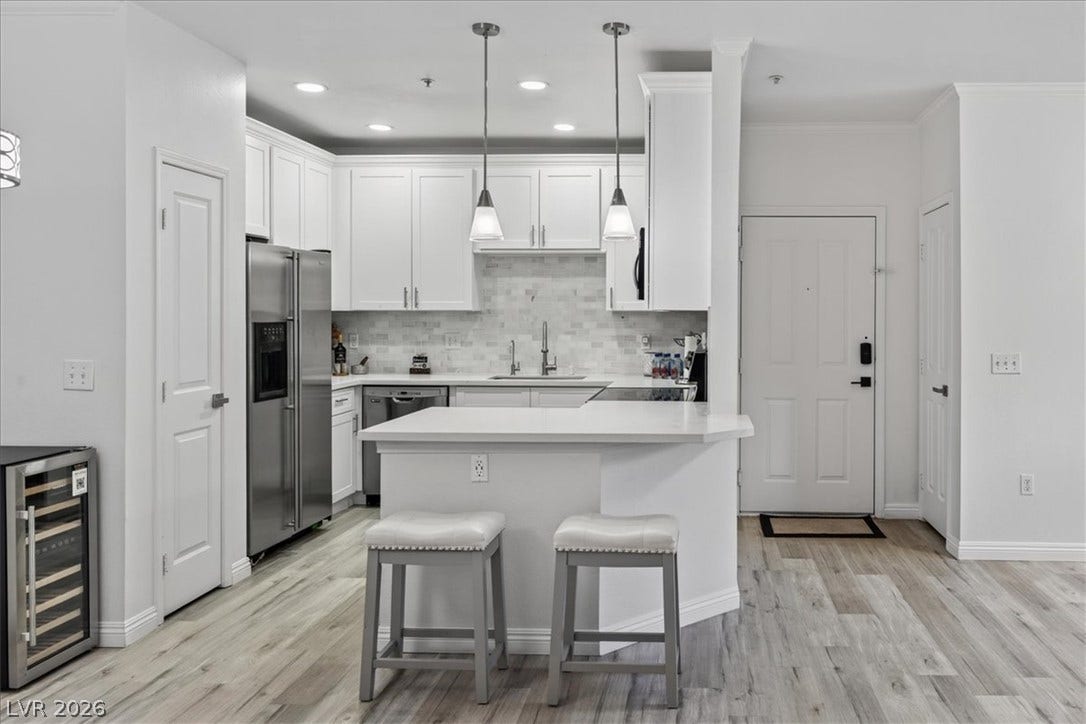2900 Sunridge Heights Parkway, #1022, Henderson, NV 89052 Gleaming stone countertops and classic shaker cabinetry anchor this light-filled culinary workspace.