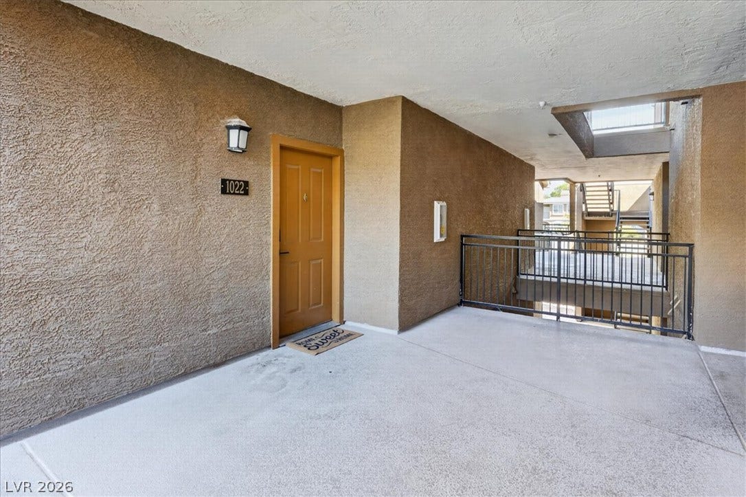 2900 Sunridge Heights Parkway, #1022, Henderson, NV 89052 Textured stucco walls and smooth concrete flooring frame this welcoming private entrance walkway.