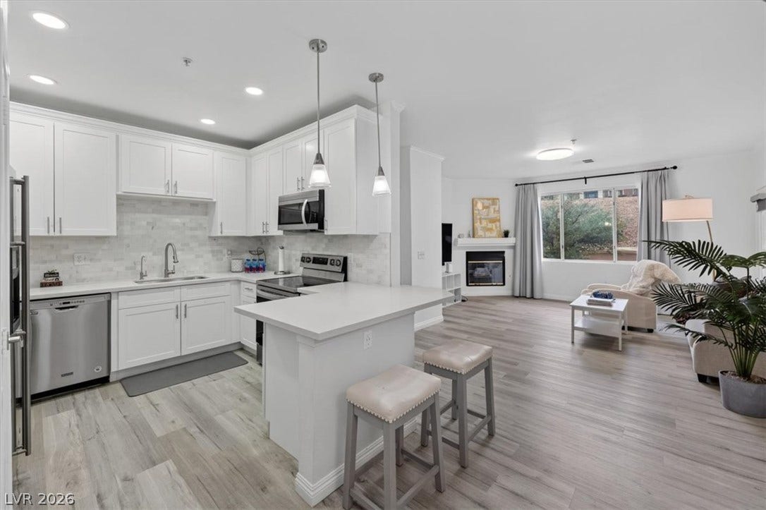 2900 Sunridge Heights Parkway, #1022, Henderson, NV 89052 An open floorplan seamlessly connects the modern kitchen with the adjoining living area.