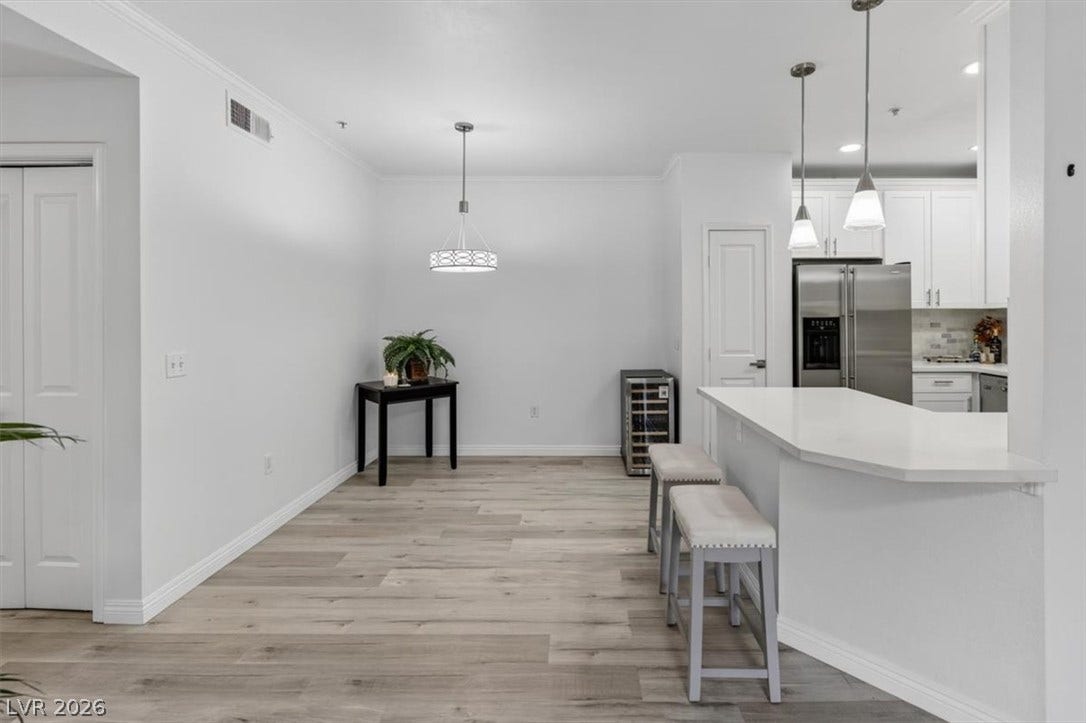 2900 Sunridge Heights Parkway, #1022, Henderson, NV 89052 An open floorplan seamlessly connects the airy dining space to a modern kitchen bar.