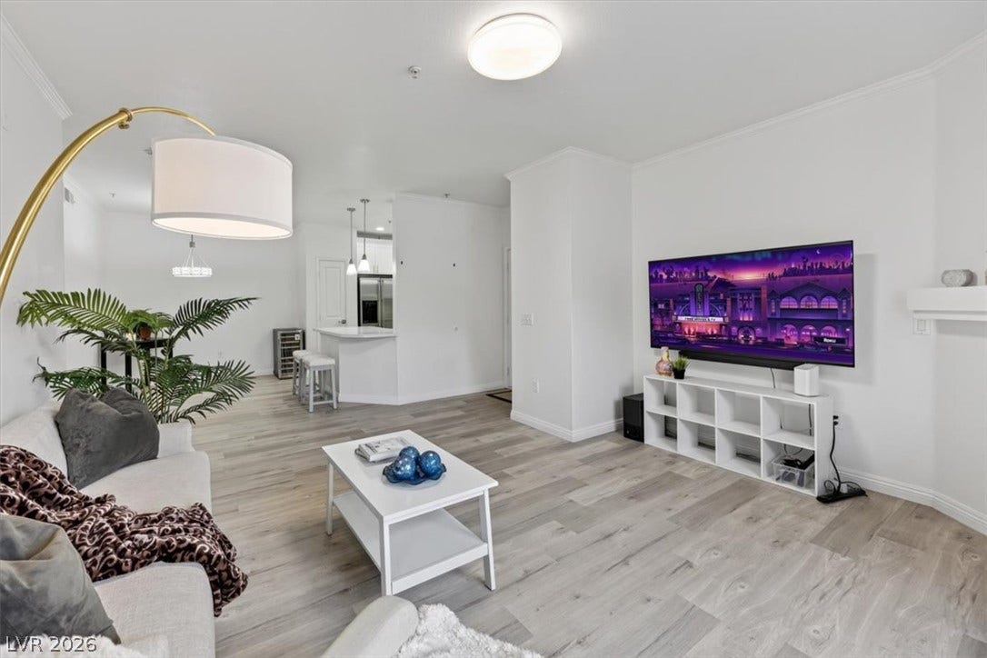 2900 Sunridge Heights Parkway, #1022, Henderson, NV 89052 Clean lines and light flooring anchor this inviting open-concept living area.