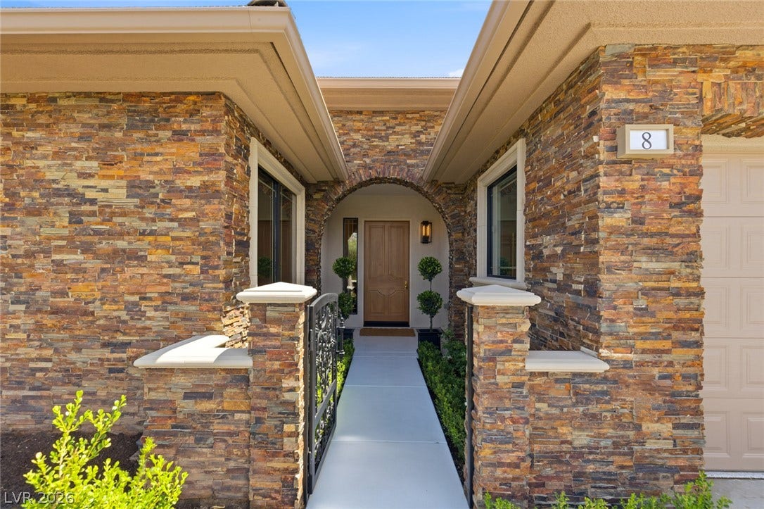 8 Pine Hollow Drive, Henderson, NV 89052 Gated inviting courtyard entrance.
