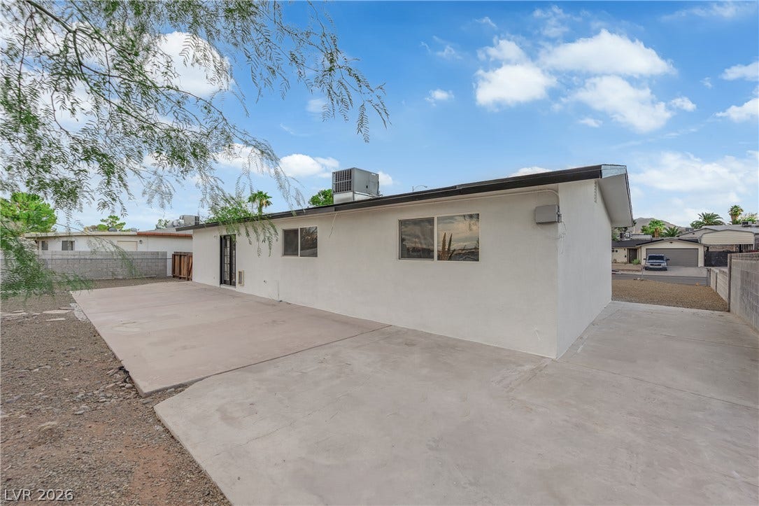 419 Scenic Drive, Henderson, NV 89002 An expansive concrete patio extends along the rear of this stucco-finished home.