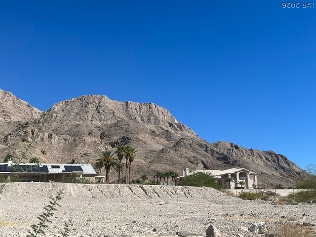 520 Los Feliz Street, Las Vegas, NV 89110 Dramatic mountain vistas provide a striking backdrop for this desert property.