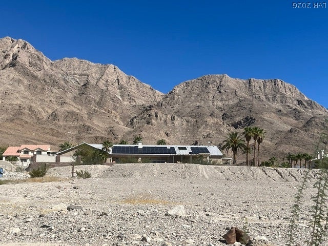 520 Los Feliz Street, Las Vegas, NV 89110 Dramatic mountain vistas rise directly behind the roofline of this desert property.