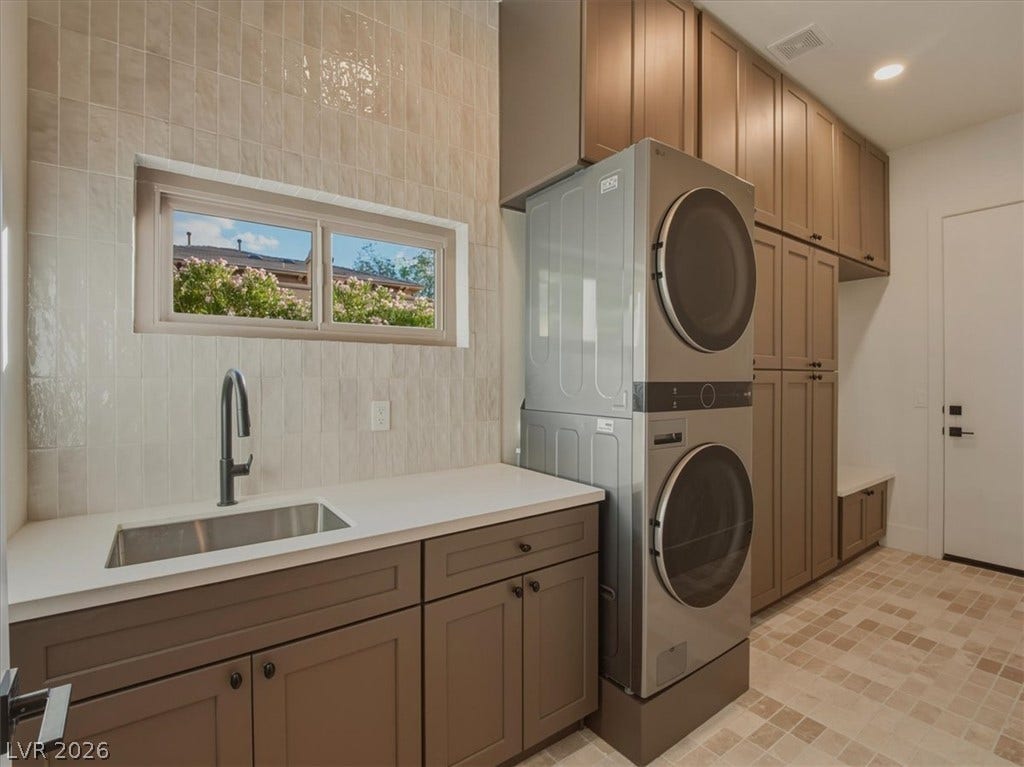 4 El Macero Court, Henderson, NV 89052 4 El Macero Court, Henderson, NV 89052