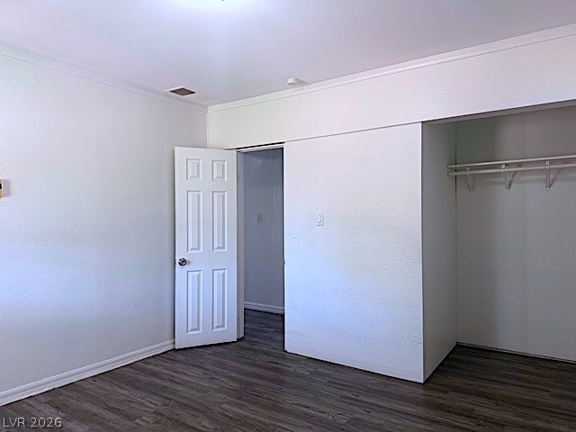 107 Joshua Street, Henderson, NV 89015 Gleaming wood-look floors anchor this versatile room complete with a built-in closet alcove.