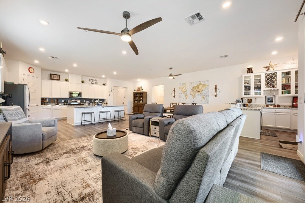 752 Dorsey Falls Street, Henderson, NV 89011 An open floorplan seamlessly connects the living space with a modern, well-equipped kitchen.