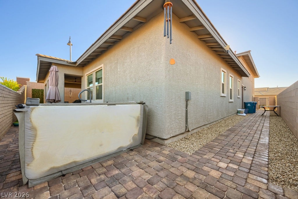 752 Dorsey Falls Street, Henderson, NV 89011 An inviting stone paver walkway runs alongside the low-maintenance stucco exterior.