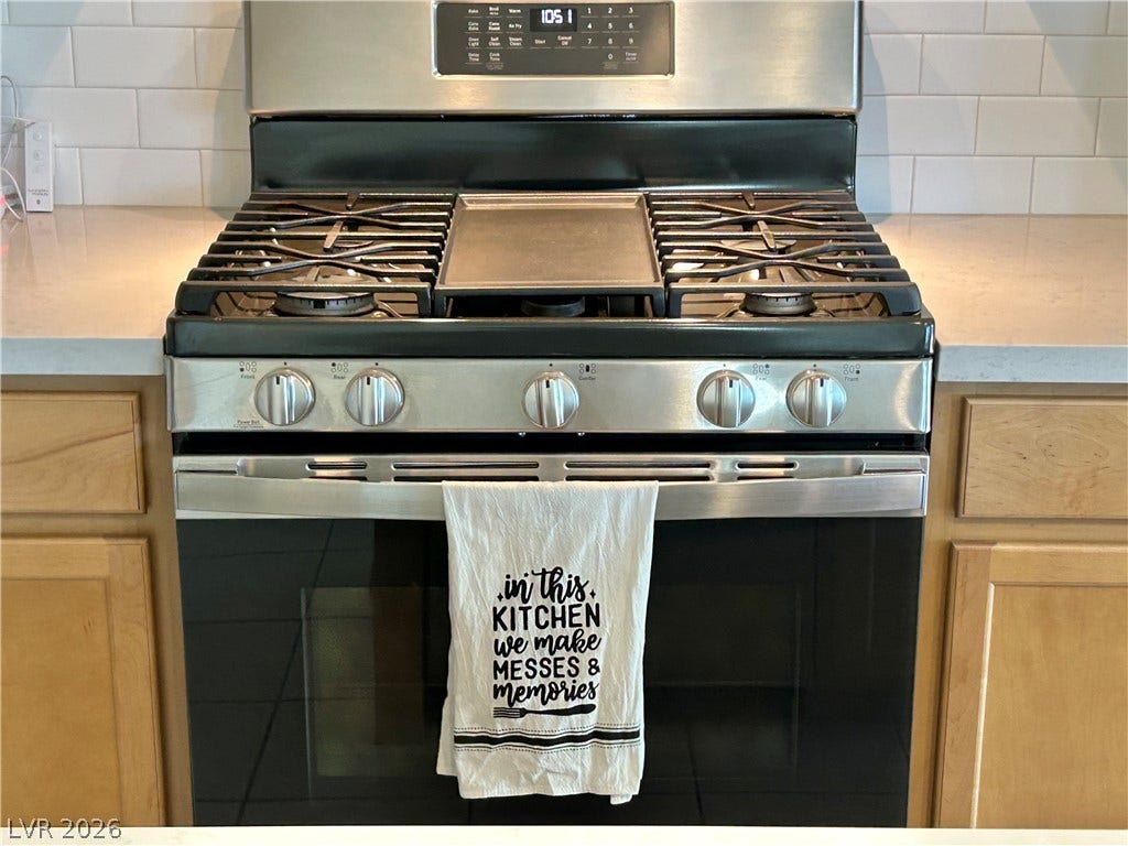 142 Antimony Avenue, Las Vegas, NV 89183 5 burner stove with griddle