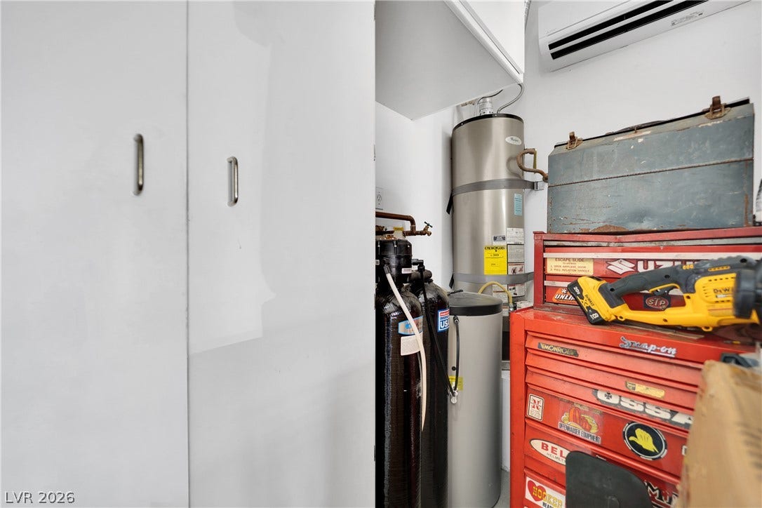 1811 Tiger Creek Avenue, Henderson, NV 89012 Commercial-grade Kinetico water softener system and water heater premium upgrades for cleaner, softer water throughout the home.