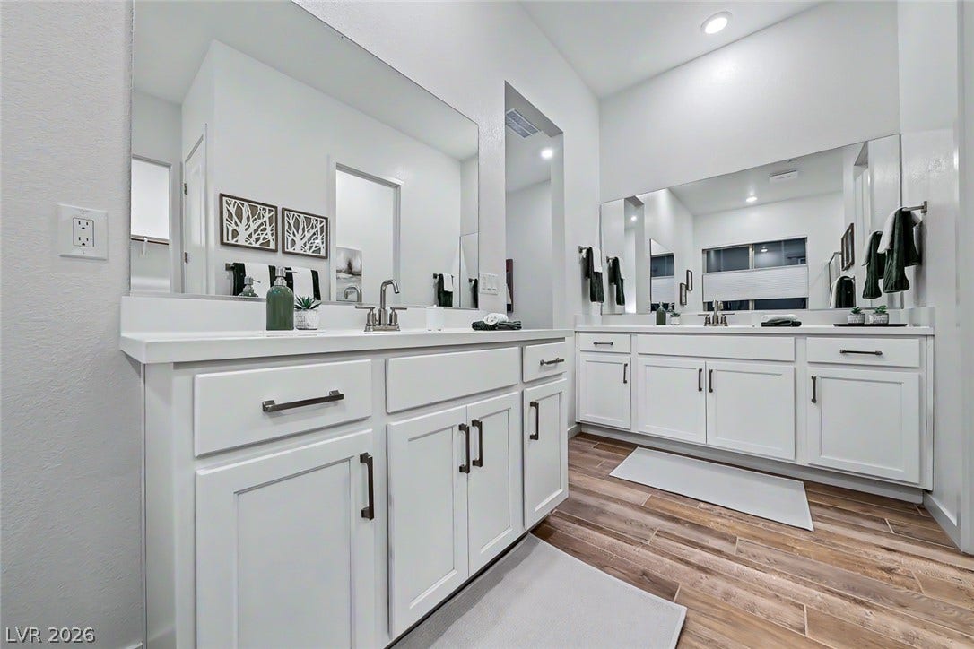 109 Agnew Street, Las Vegas, NV 89138 Primary bathroom with separate vanities