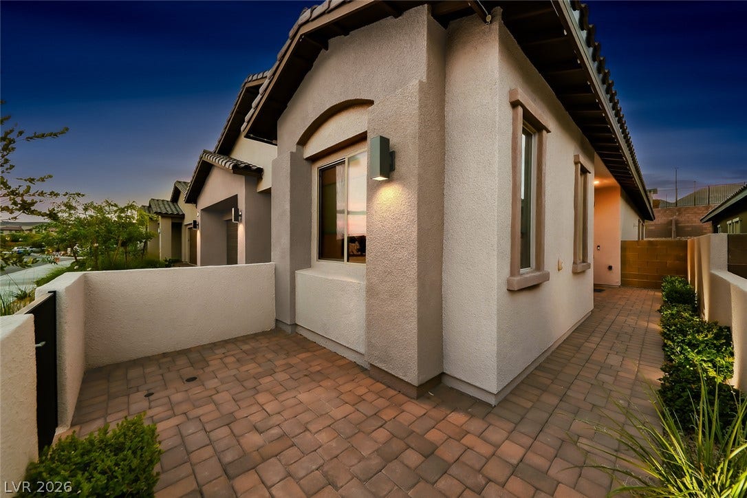 109 Agnew Street, Las Vegas, NV 89138 Front courtyard