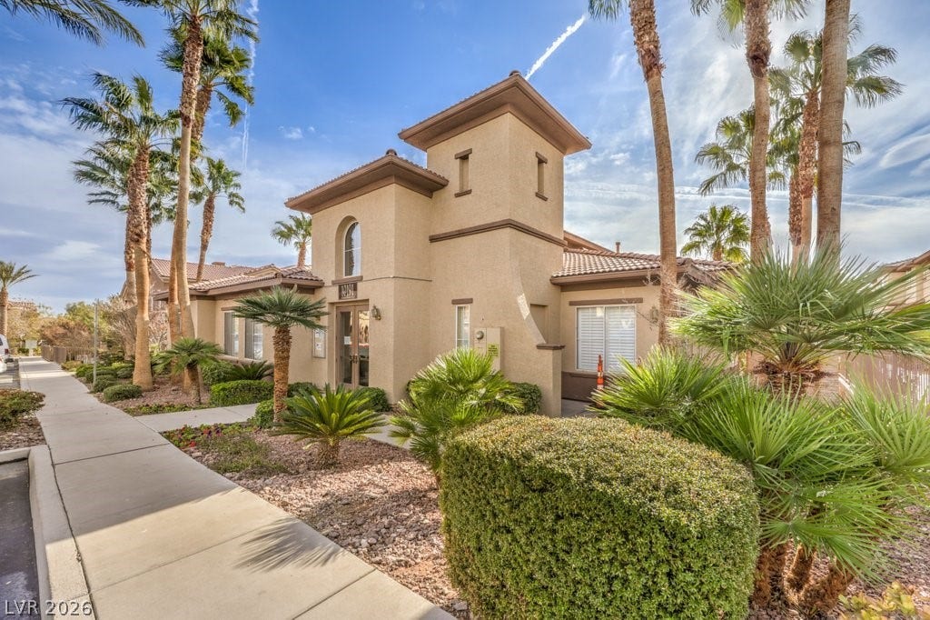 3910 Legend Hills Street, #103, Las Vegas, NV 89129 The community also offers a community Club house, Fitness Center, several pools.