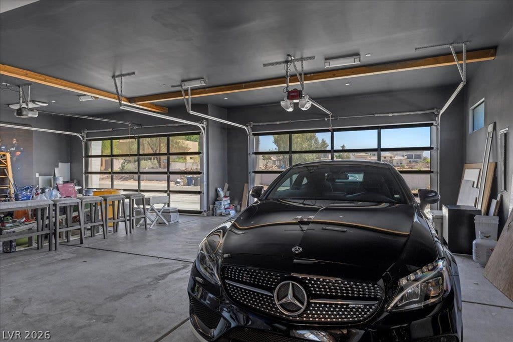 2839 Edgemont Drive, Henderson, NV 89074 Secure parking and ample workspace await in this well-appointed garage.