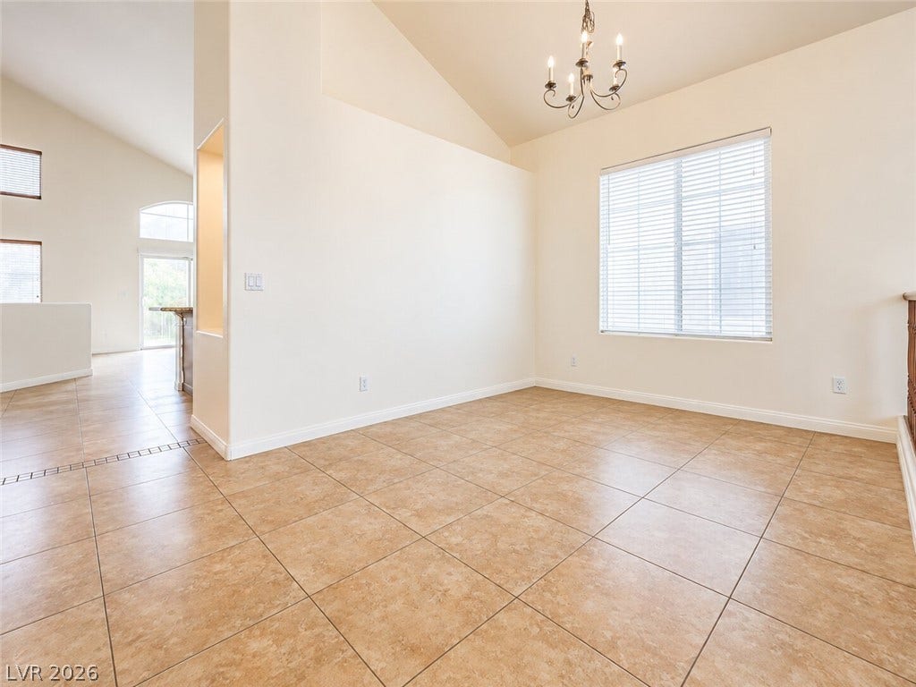 669 Doubleshot Lane, Henderson, NV 89052 Tiled flooring and vaulted ceilings define this versatile open dining area.