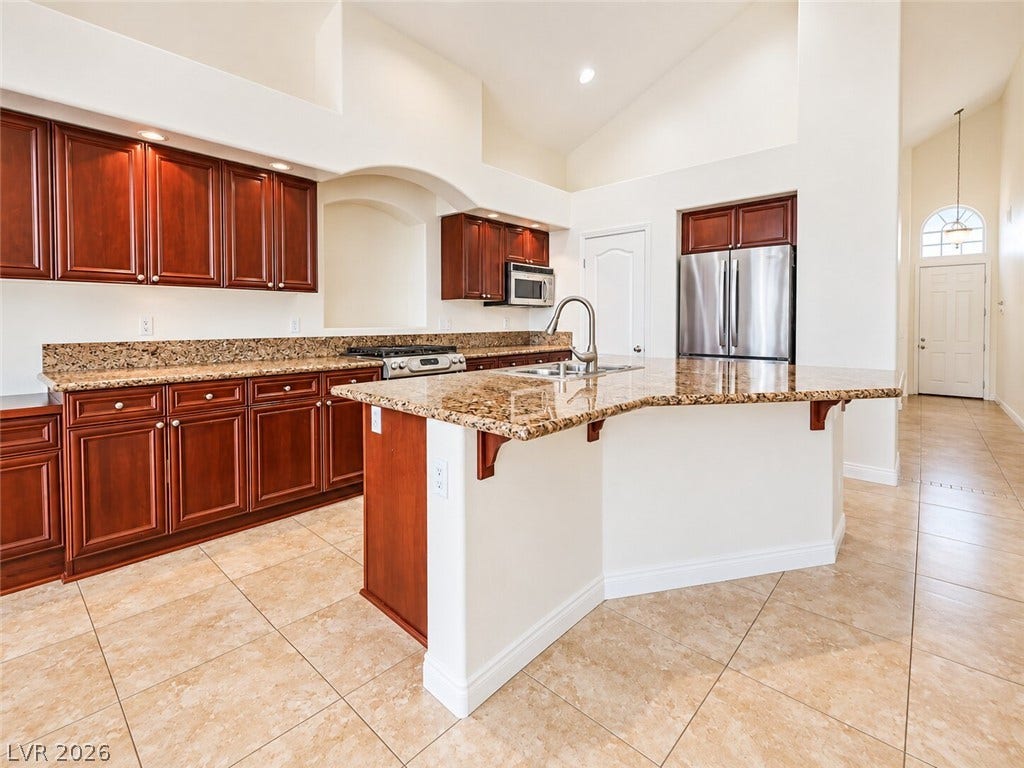 669 Doubleshot Lane, Henderson, NV 89052 Gleaming granite countertops pair beautifully with rich wood cabinetry and vaulted ceilings.