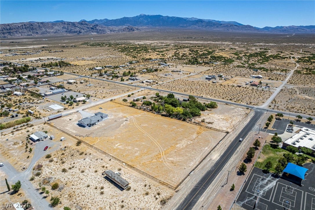5910 E Kellogg Road, Pahrump, NV 89061 An expansive desert landscape surrounds this property, offering dramatic mountain vistas in the distance.