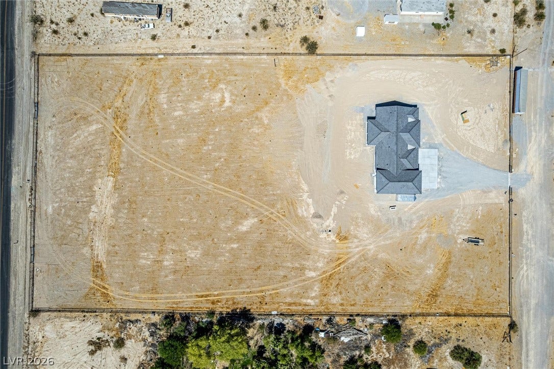 5910 E Kellogg Road, Pahrump, NV 89061 A spacious desert lot offers ample room surrounding the single-story residence.