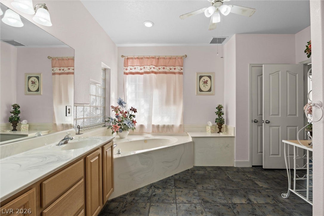 211 W Highland Drive, Henderson, NV 89015 primary bath