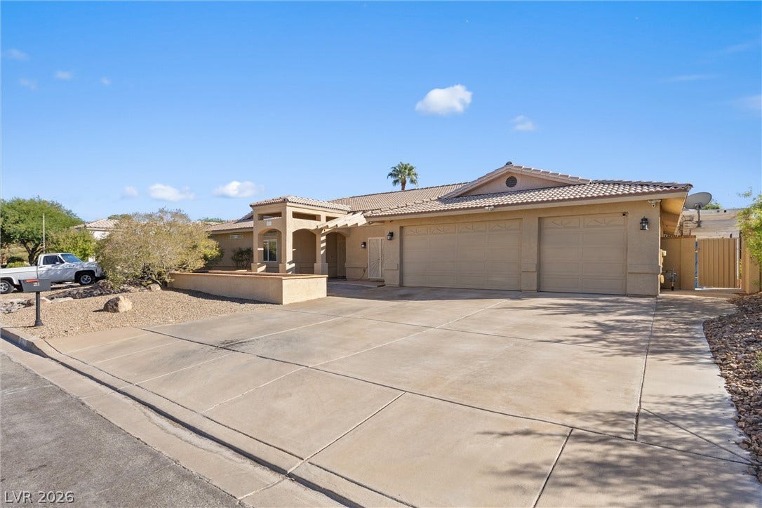 211 W Highland Drive, Henderson, NV 89015 211 W Highland Drive, Henderson, NV 89015