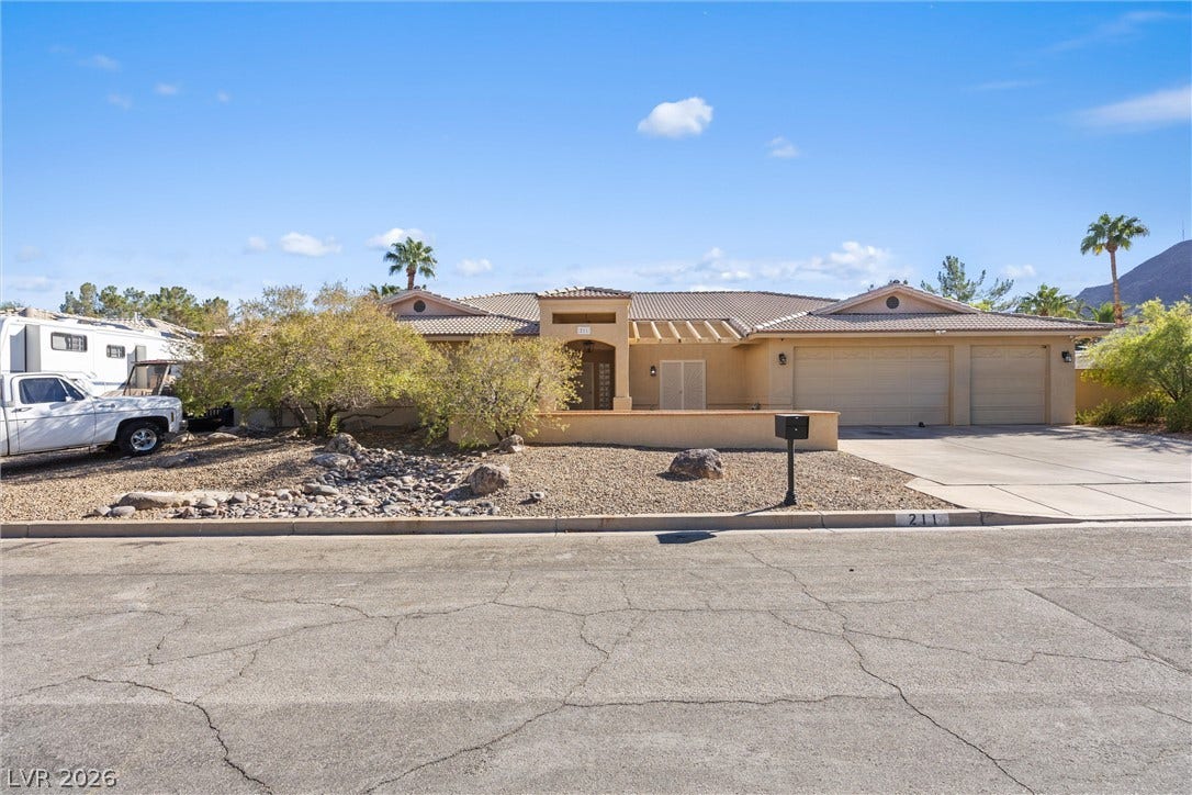 211 W Highland Drive, Henderson, NV 89015 211 W Highland Drive, Henderson, NV 89015