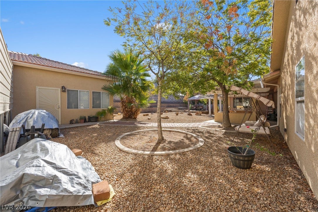 211 W Highland Drive, Henderson, NV 89015 211 W Highland Drive, Henderson, NV 89015