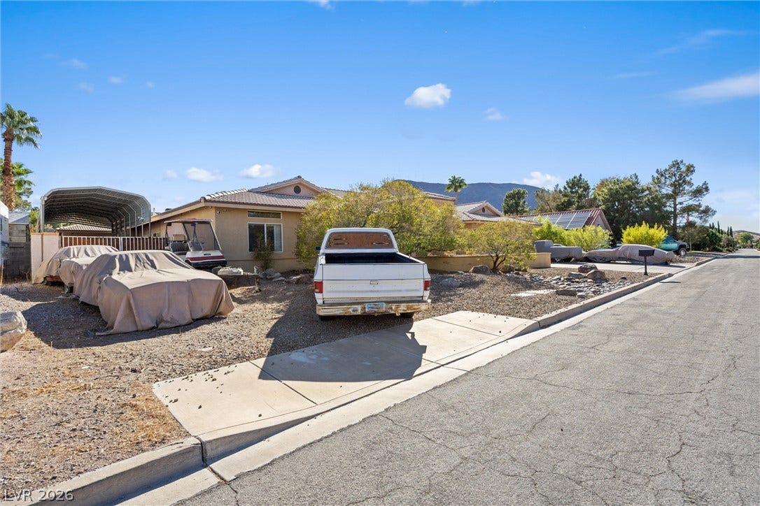 211 W Highland Drive, Henderson, NV 89015 211 W Highland Drive, Henderson, NV 89015