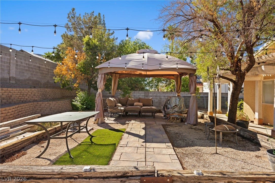 211 W Highland Drive, Henderson, NV 89015 211 W Highland Drive, Henderson, NV 89015