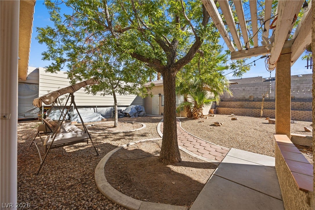 211 W Highland Drive, Henderson, NV 89015 211 W Highland Drive, Henderson, NV 89015