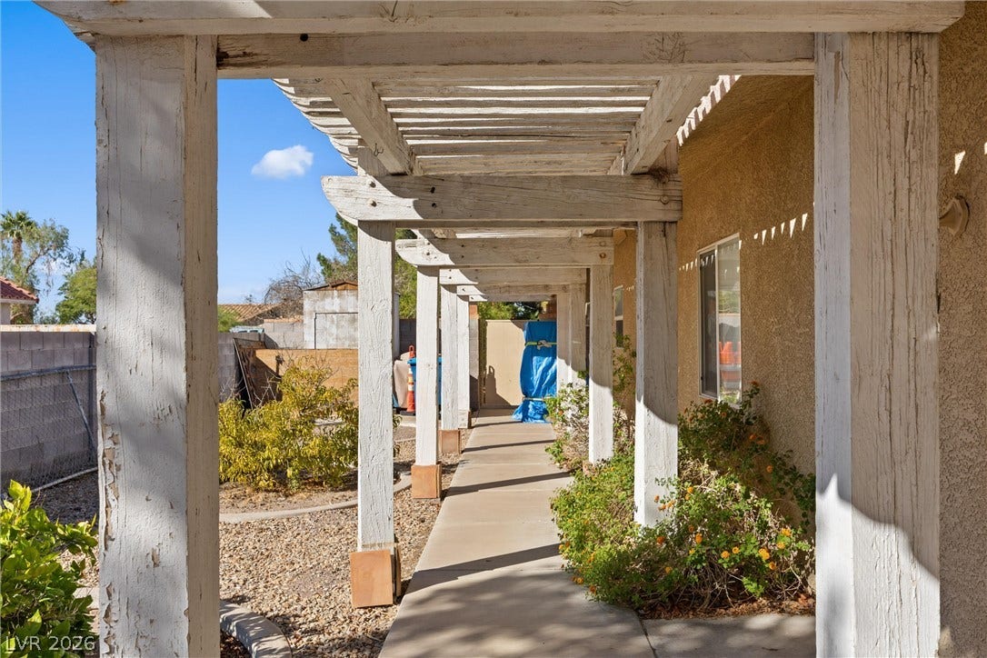 211 W Highland Drive, Henderson, NV 89015 211 W Highland Drive, Henderson, NV 89015