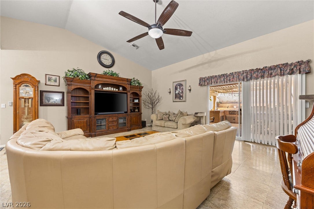 211 W Highland Drive, Henderson, NV 89015 211 W Highland Drive, Henderson, NV 89015