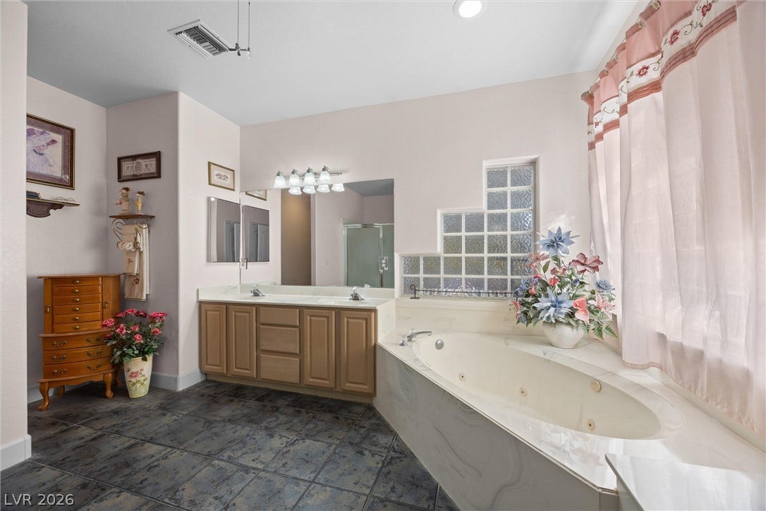 211 W Highland Drive, Henderson, NV 89015 Large primary bath