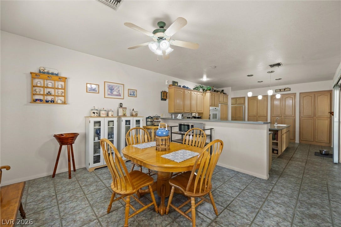 211 W Highland Drive, Henderson, NV 89015 211 W Highland Drive, Henderson, NV 89015