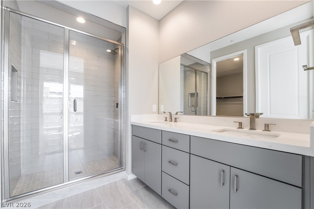 Photos are for illustrative purposes only and may not depict the actual home. Images are of the same floorplan; however, interior selections, finishes, colors and included features may vary.