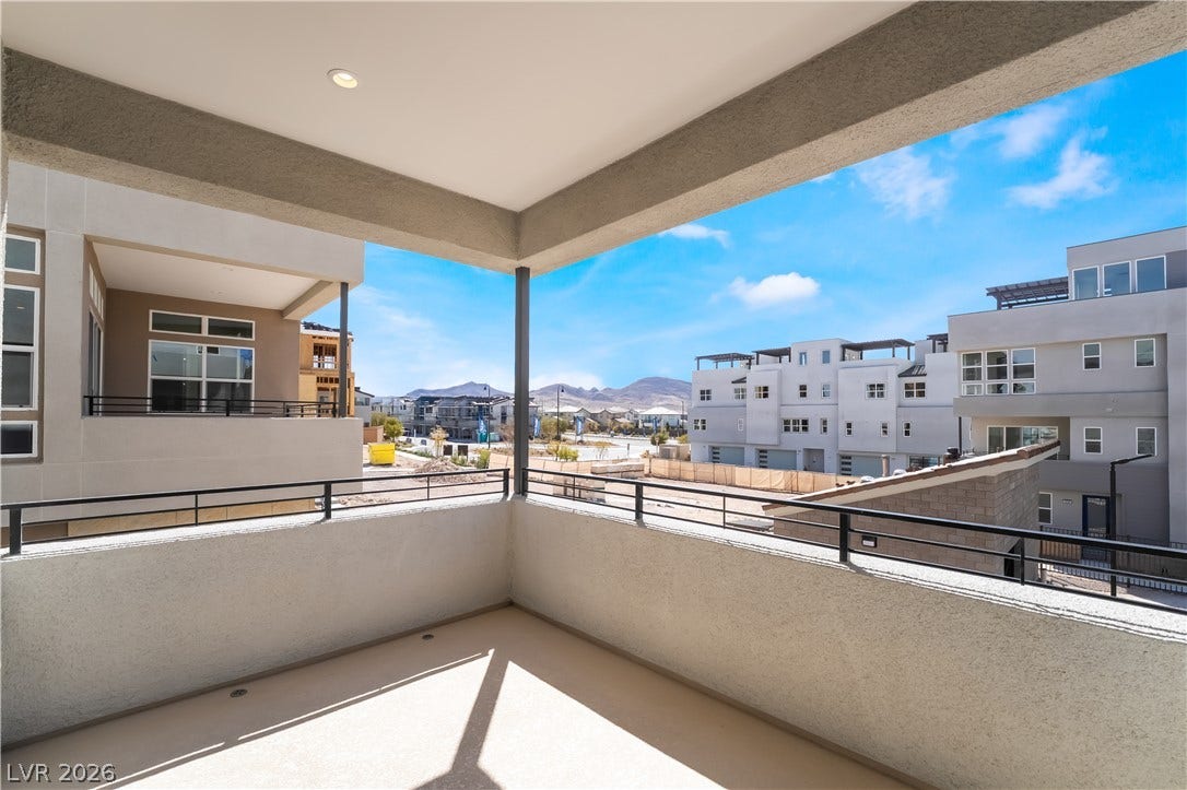 Photos are for illustrative purposes only and may not depict the actual home. Images are of the same floorplan; however, interior selections, finishes, colors and included features may vary.