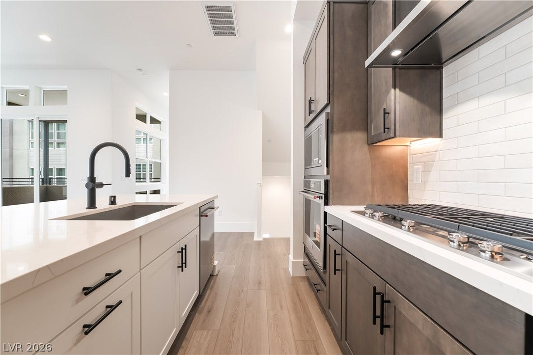 Photos are for illustrative purposes only and may not depict the actual home. Images are of the same floorplan; however, interior selections, finishes, colors and included features may vary.