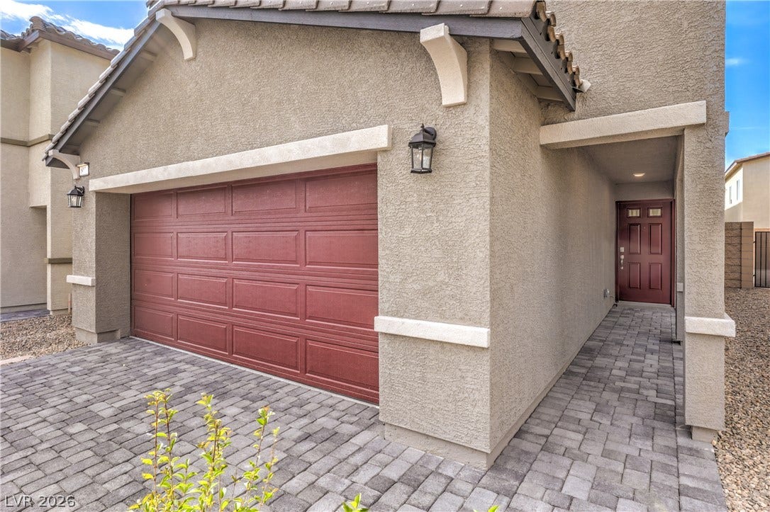 1208 Sun Parakeet Drive, Henderson, NV 89011 Photos are of the model home, actual finishes may vary.