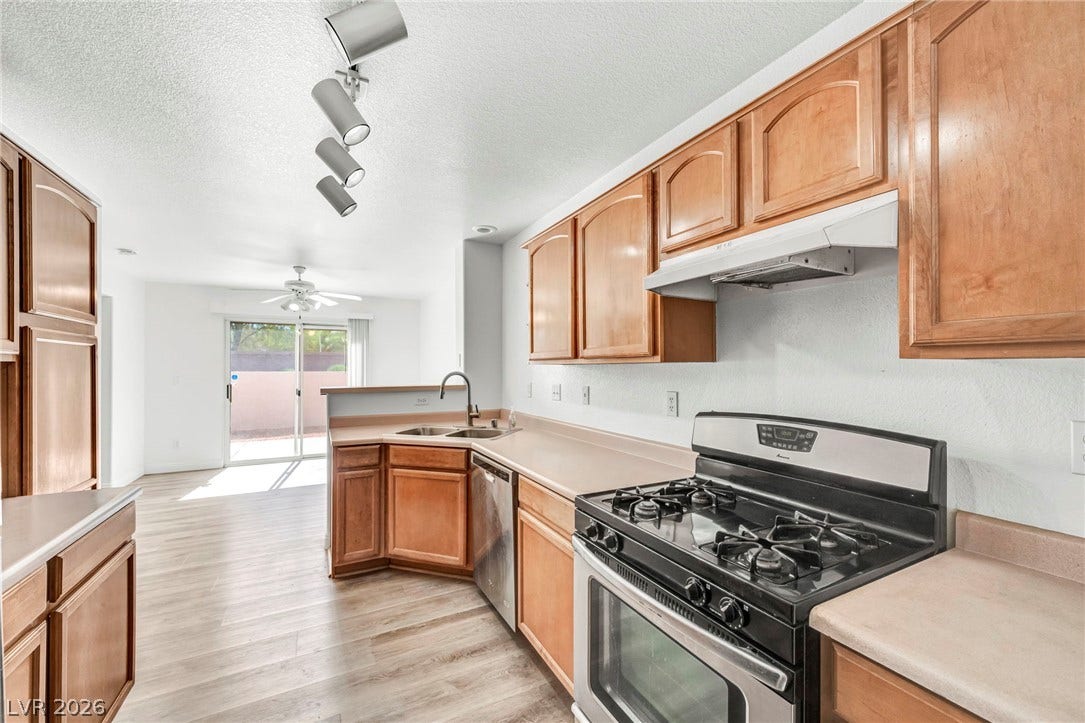 511 Armenian Place, Henderson, NV 89052 Ample wooden cabinetry and classic appliances define this highly functional kitchen layout.