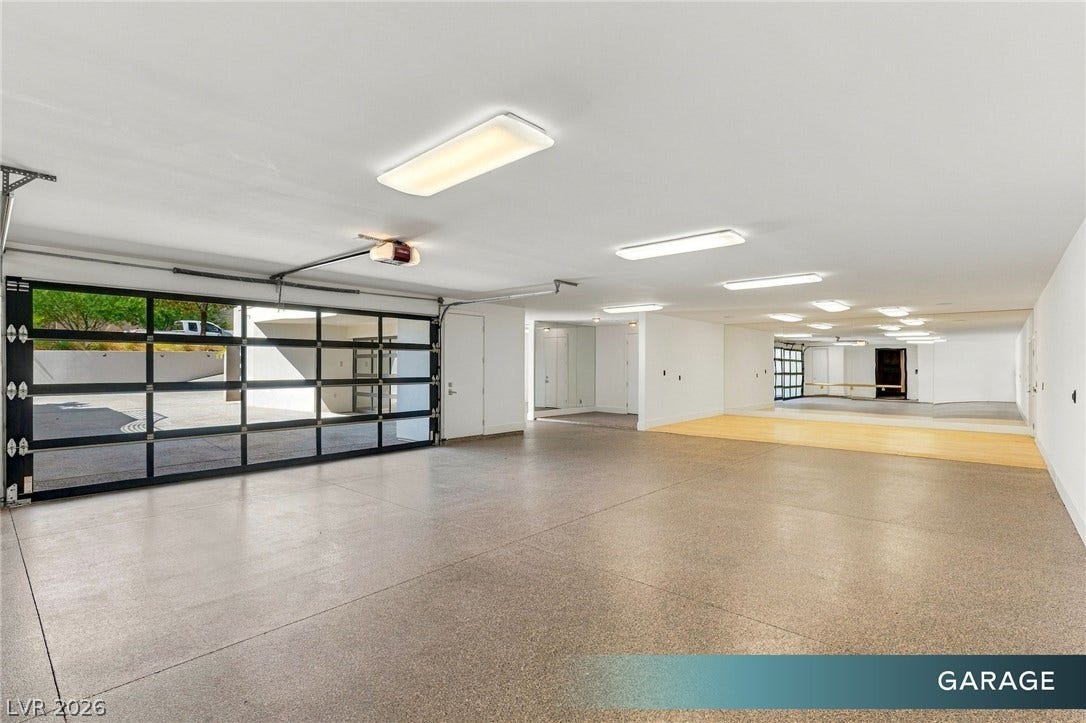 6 Bright Hollow Court, Las Vegas, NV 89135
