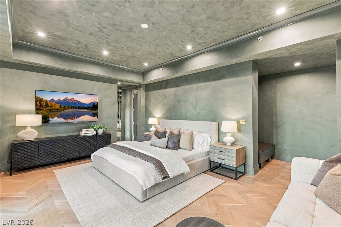 1 Hughes Center Drive, #507, Las Vegas, NV 89169