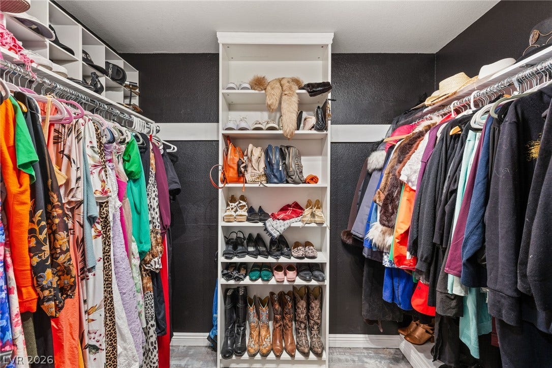 3950 Candleglow Court, Las Vegas, NV 89147 Ample custom shelving and hanging rods maximize storage efficiency in this walk-in closet.