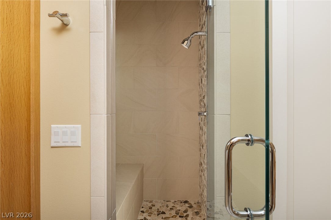58 Meadowhawk Lane, Las Vegas, NV 89135 Guest On-Suite Bathroom Shower